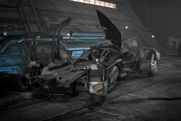 justice-league-batmobile-600x401